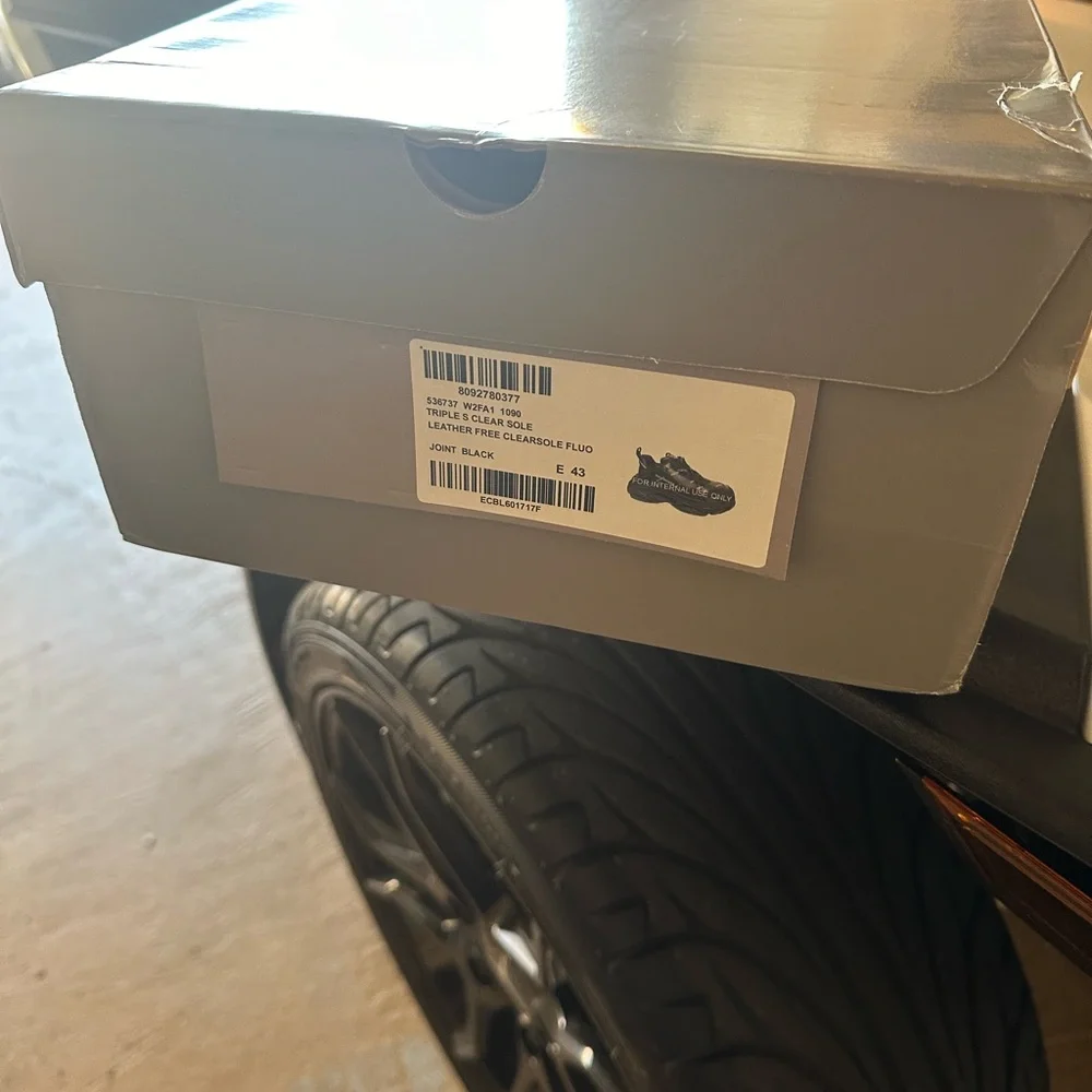 Balenciaga Men's Black Sneakers - Picture 5 of 6